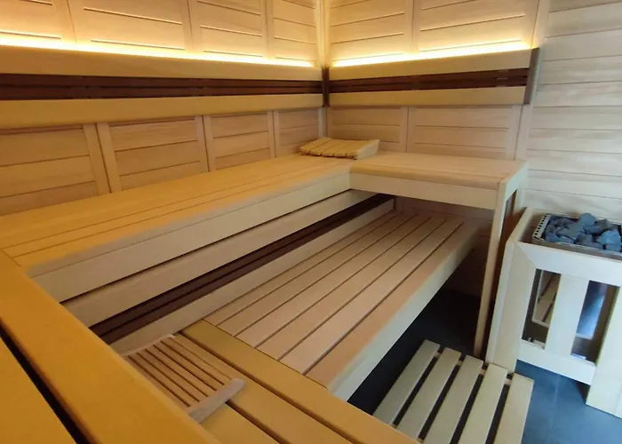 Semesterbostad Wildrose Mit Sauna Und Beachfussballplatz