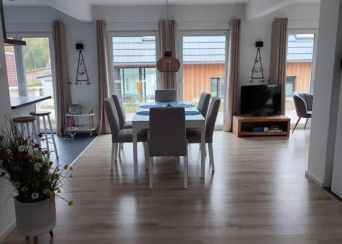 Wildrose Mit Sauna Und Beachfussballplatz Semesterbostad